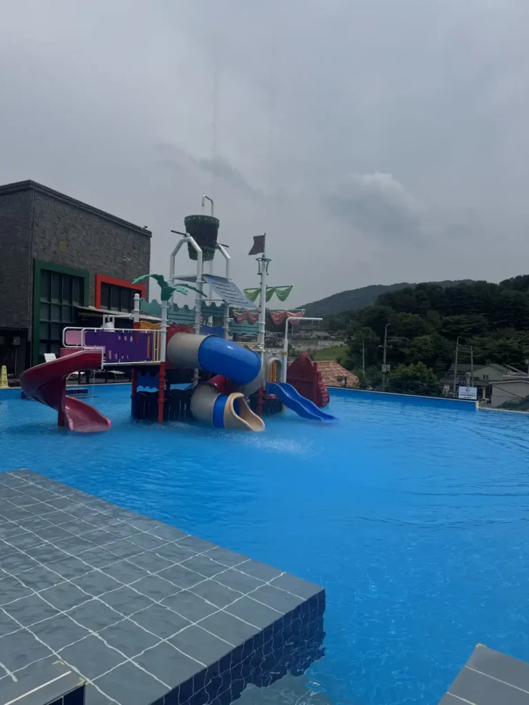 가평 아이린 키즈 풀빌라 야외 수영장