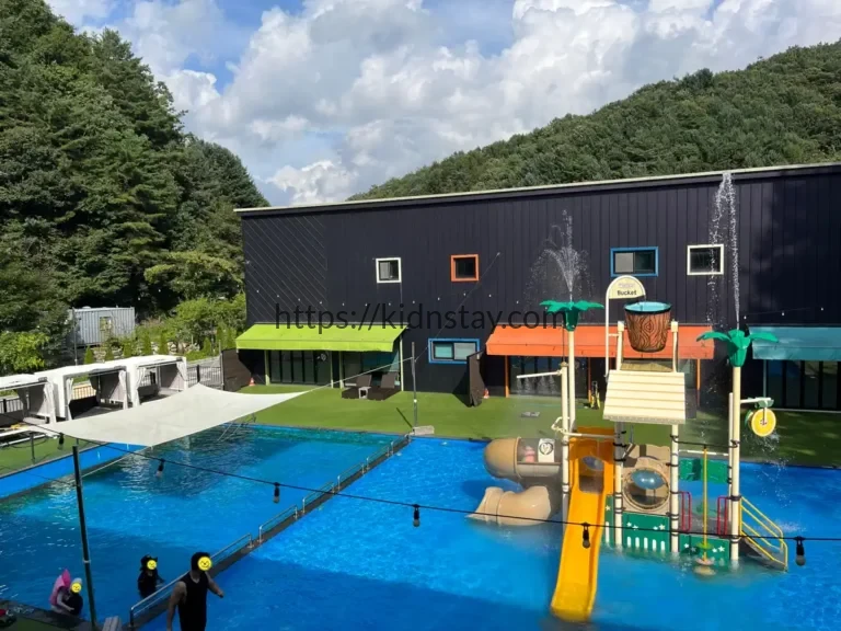 양평 빌리키즈 풀빌라 메인 수영장