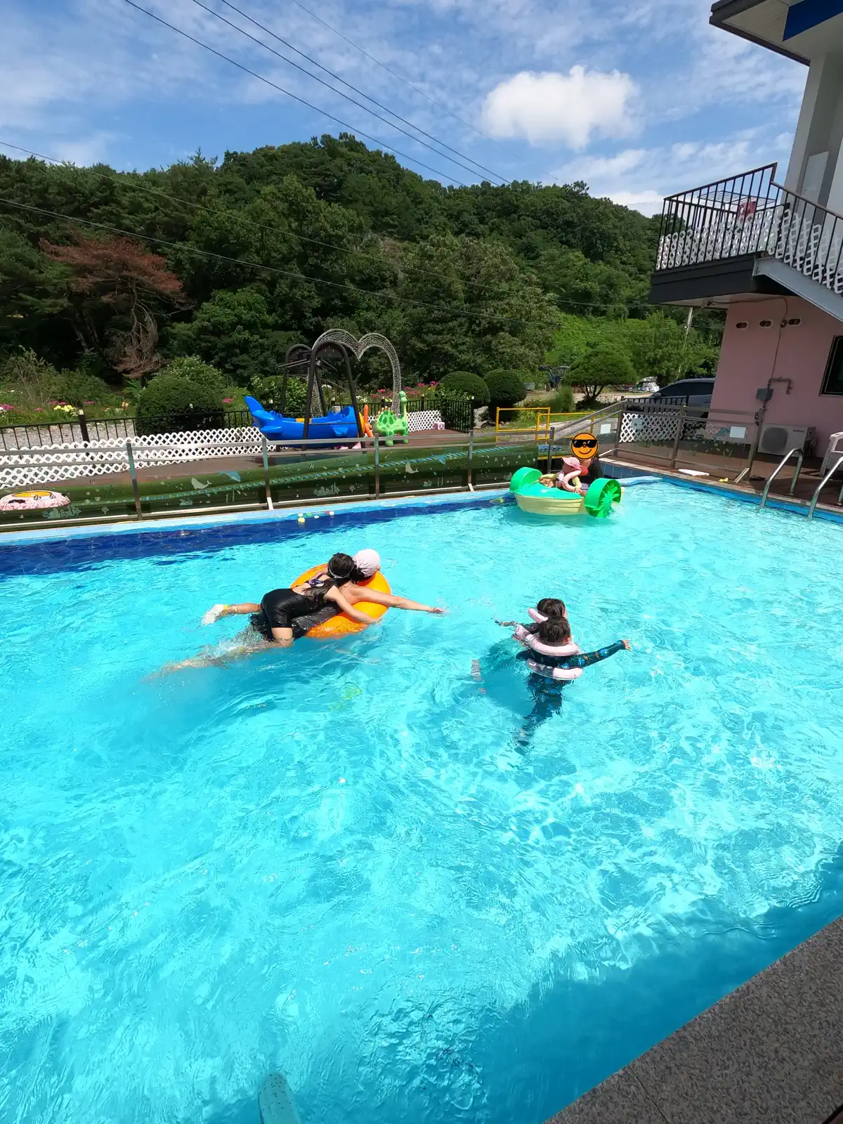 가평 토이 키즈 풀빌라 메인 풀장
